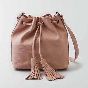 NWOT bucket shoulder bag AE